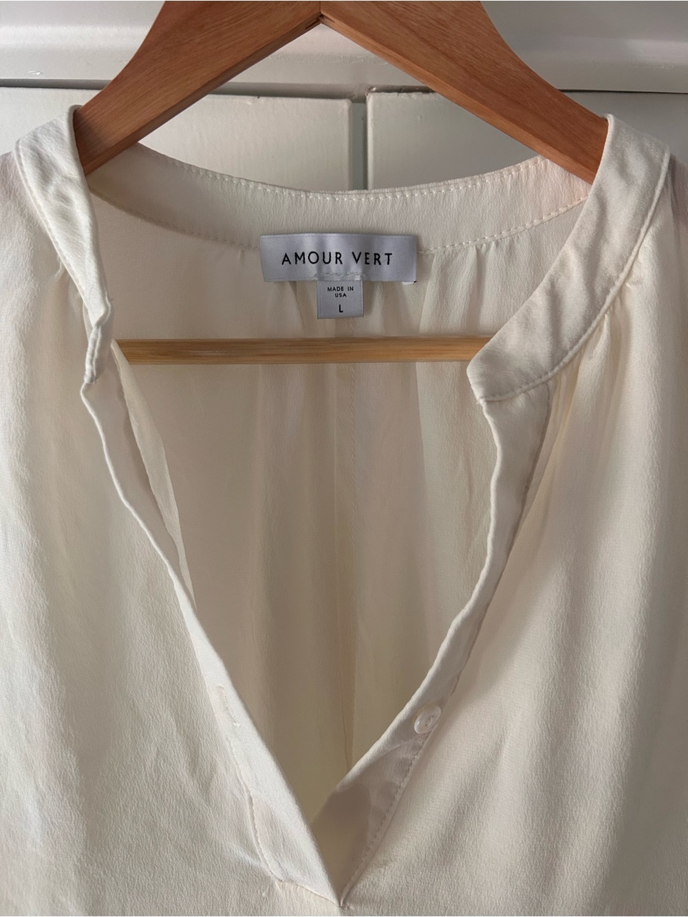Amour Vert Ivory Silk Split-Neck Cap Sleeve Blouse L Made in USA - Picture 2 of 9